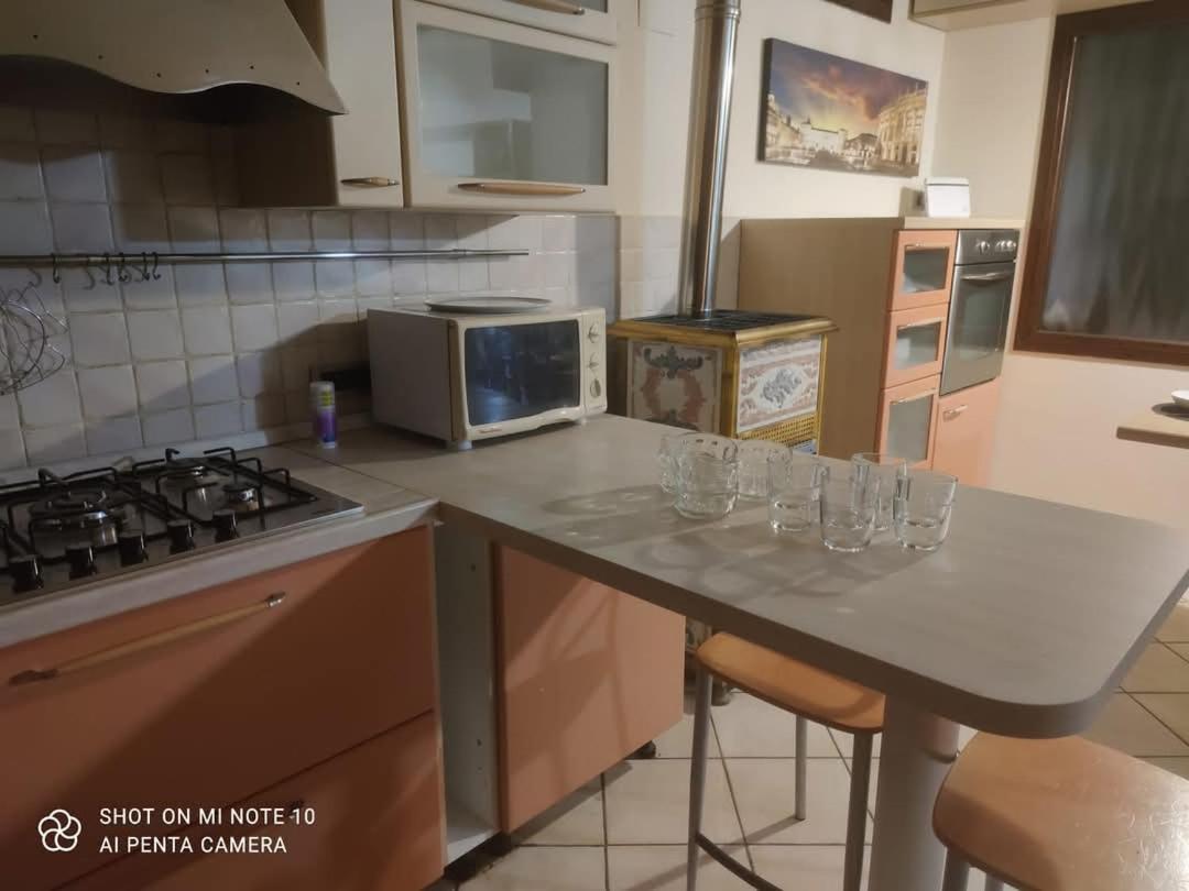 شقة La Dimora Del Borgo بينيرولو المظهر الخارجي الصورة